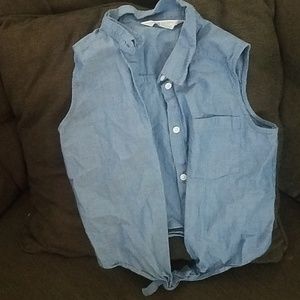 Sleeveless button up